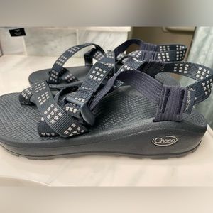 CHACOS - Mens Cloud. Basically brand new!